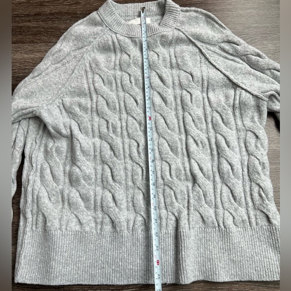 Aerie unREAL Cable Knit Crew Sweater - Medium Heather Gray XS - Picture 7 of 7
